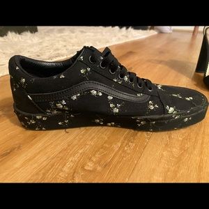 Black flower fabric Van